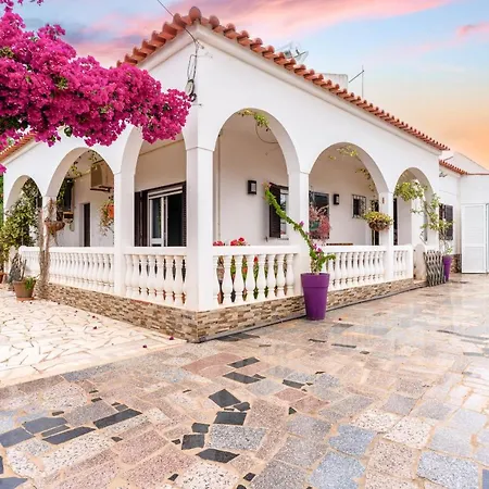 Rustic Retreat In Algoz