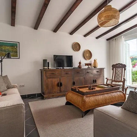 Rustic Retreat In * Algoz