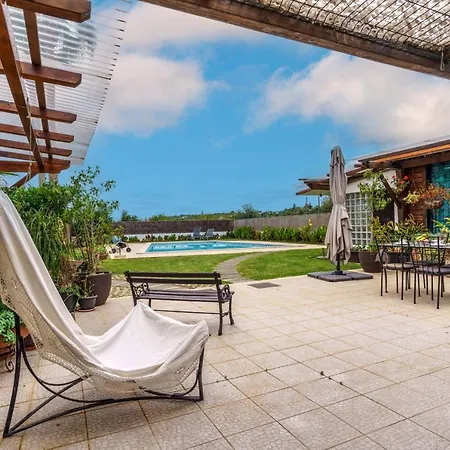 Villa Rustic Retreat In *