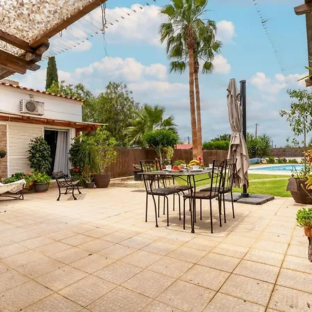Villa Rustic Retreat In *